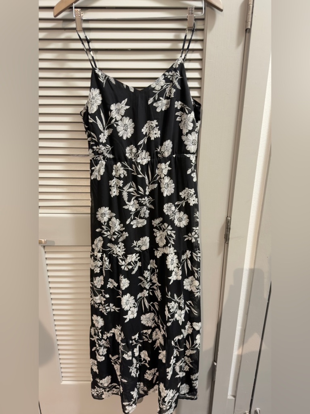 J.Crew Mercantile Black White Floral Midi Dress Size 6 Sleeveless Tiered Cami - Picture 3 of 6